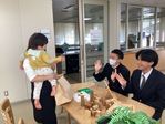 う1